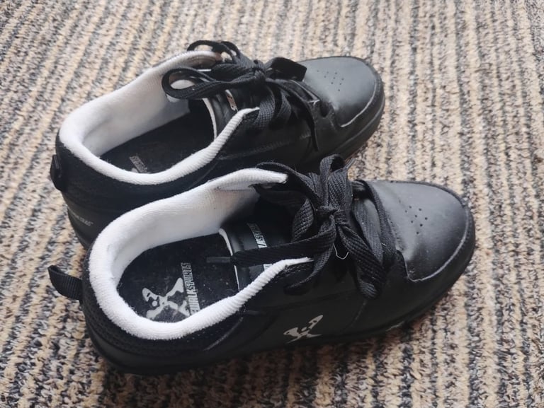 image for Black Wheelies Size 4