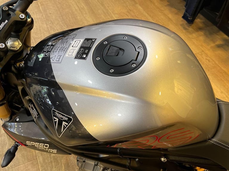 2025 Triumph Speed Triple 1200 RS PREMIUM COLOUR Petrol red 6 Speed