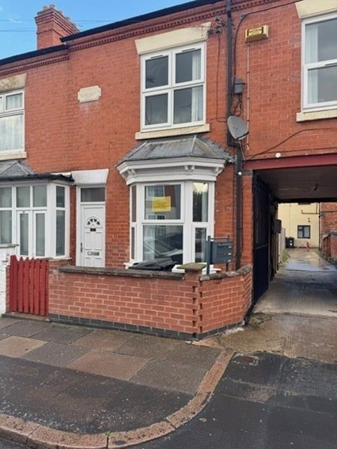 4 Bed Semi-Detached House, Gipsy Road