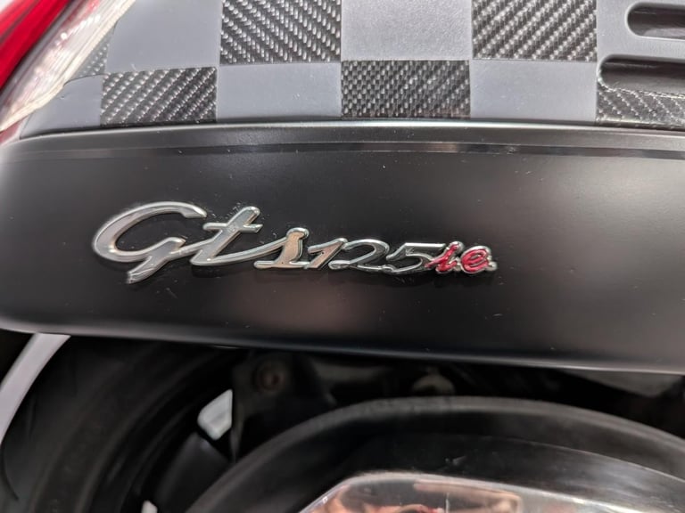 2012 (62) Piaggio Vespa GTS 125 in black
