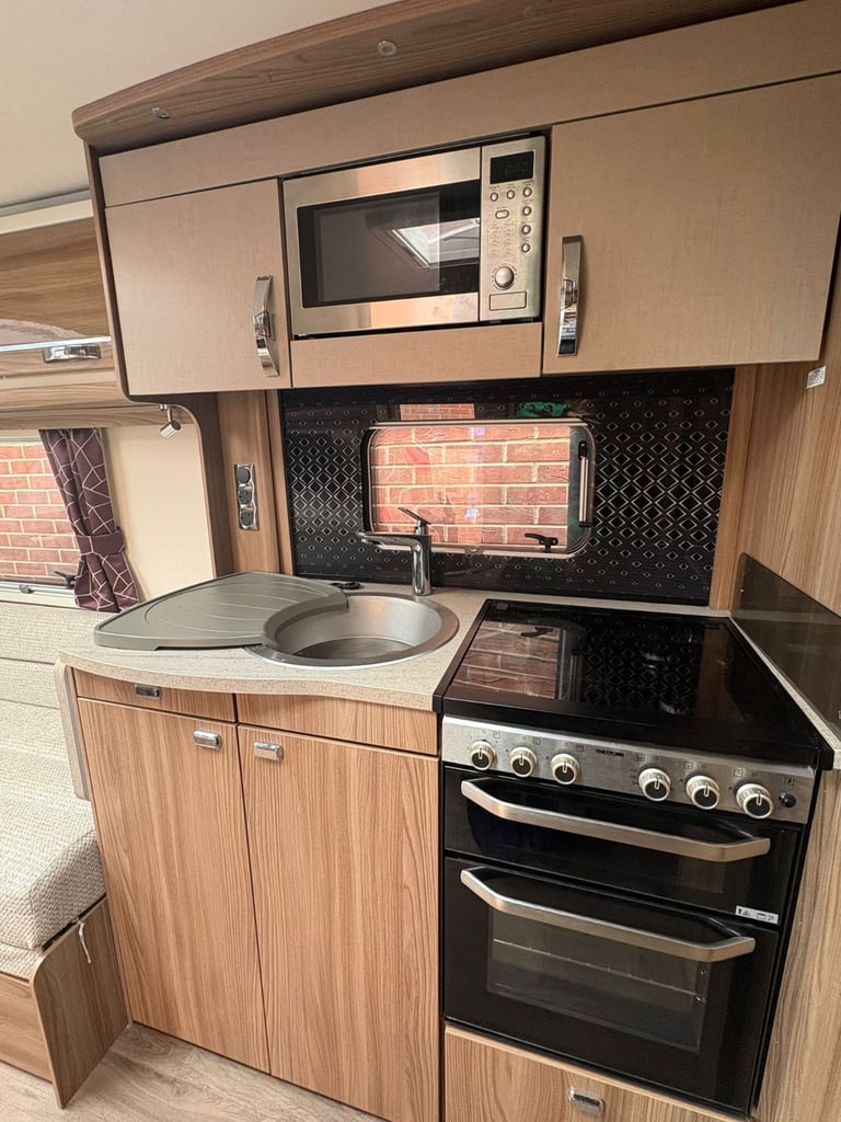Swift Challenger 850 X L-Shaped Lounge, Recent Service, Motor Mover and Cycle Carrier