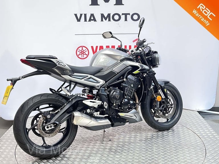 TRIUMPH STREET TRIPLE R - 2023 - 1800 miles