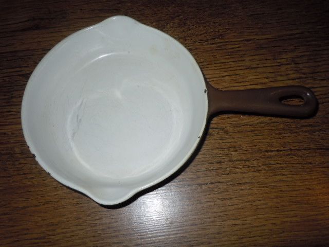 COUSANCES LE CREUSET CAST IRON 16 CM PAN PIZZA TRAY