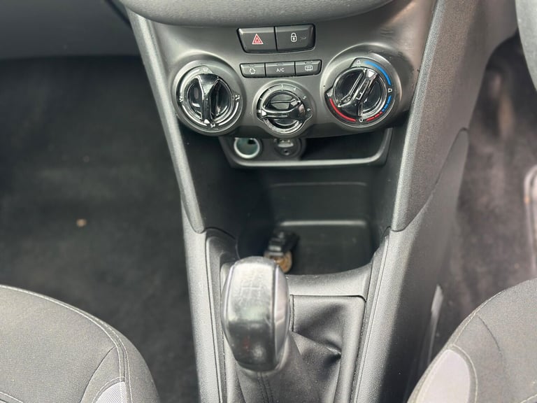 2014 Peugeot 208 1.2 VTi PureTech Style Euro 5 3dr HATCHBACK Petrol Manual
