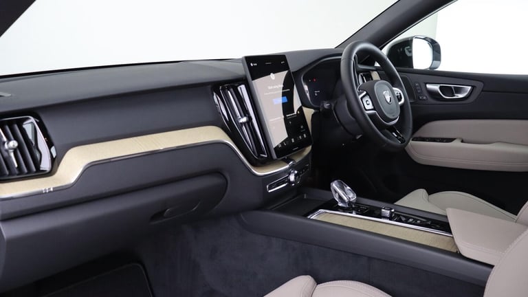  Volvo XC60 T6 AWD PHEV Plus Dark (360 Camera, Harman/Kardon, Adaptive Cruise) Petrol/Electric Hy...