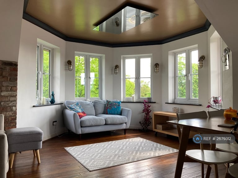 2 bedroom flat in Wilmslow Road, Manchester, M20 (2 bed) (#2679312)