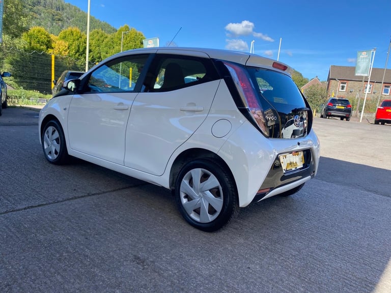 2017 Toyota AYGO 1.0 VVT-i x-play Euro 6 5dr HATCHBACK Petrol Manual
