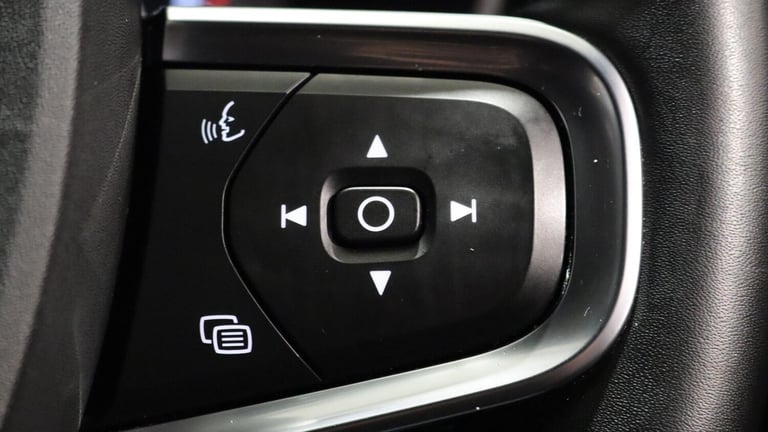  Volvo XC40 T3 R-Design Manual (Park Assist, Powered Tailgate, Privacy Glass) Petrol Manual