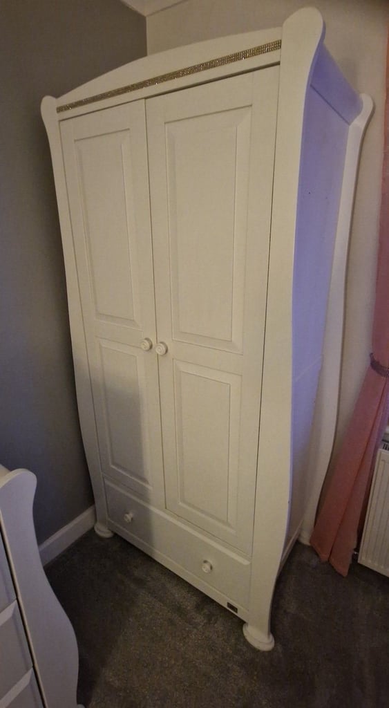 VIB Charmer Elements Wardrobe and Drawers/Changing Table