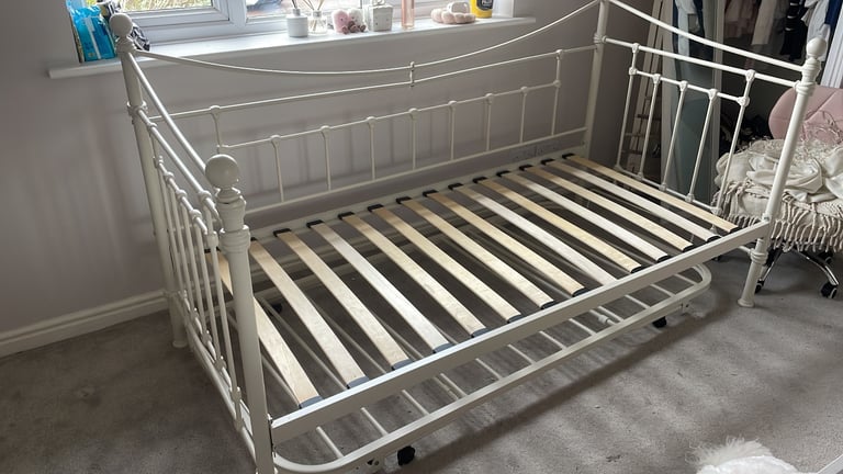 Elegant cream single day bed with extra camp bed 