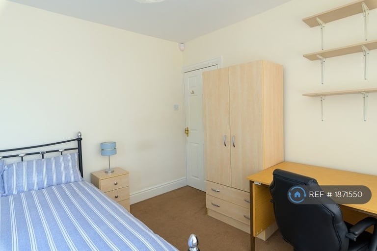 4 bedroom house in Finchley Road, Manchester, M14 (4 bed) (#1871550)