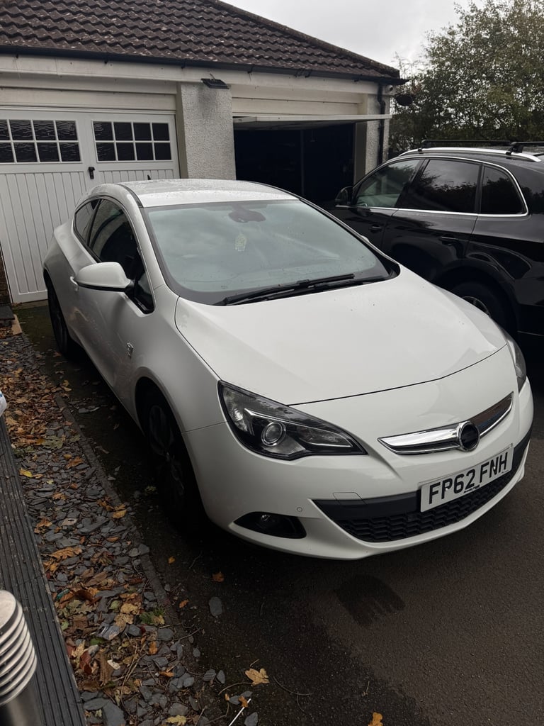 Automatic Vauxhall ASTRA 2012 2L , 3 doors AUTOMATIC