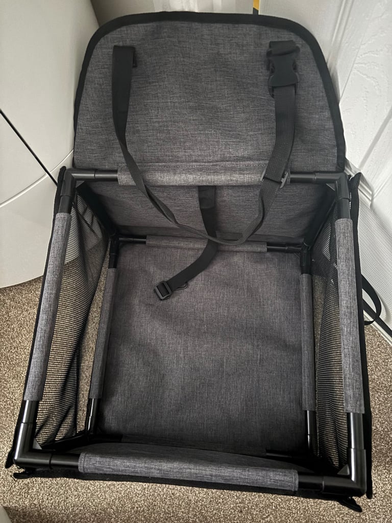 As new pet car seat 