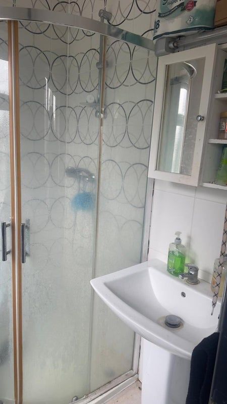 SPACIOUS 5 -BED HOUSE -SURBITON suitable for assisted living or supported living as well