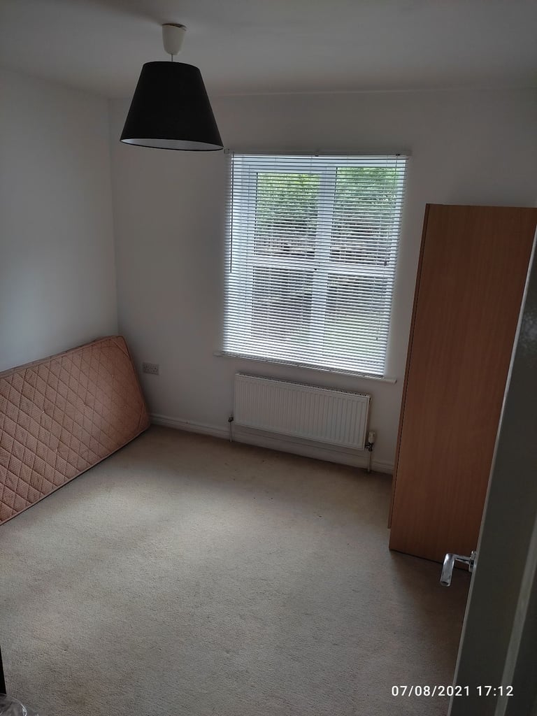 Spacious ground floor apartment near centre