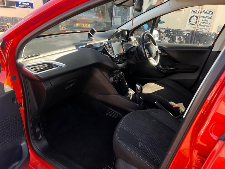 2016 Peugeot 208 1.2 PureTech Allure Euro 6 5dr HATCHBACK Petrol Manual
