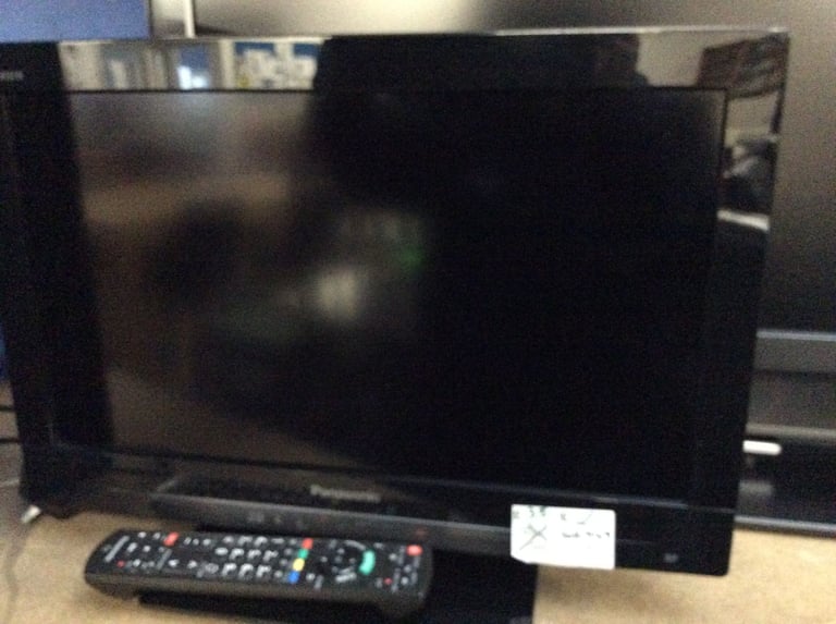 image for Panasonic  (LED/LCD) 17" TV & Remote #62949 £35