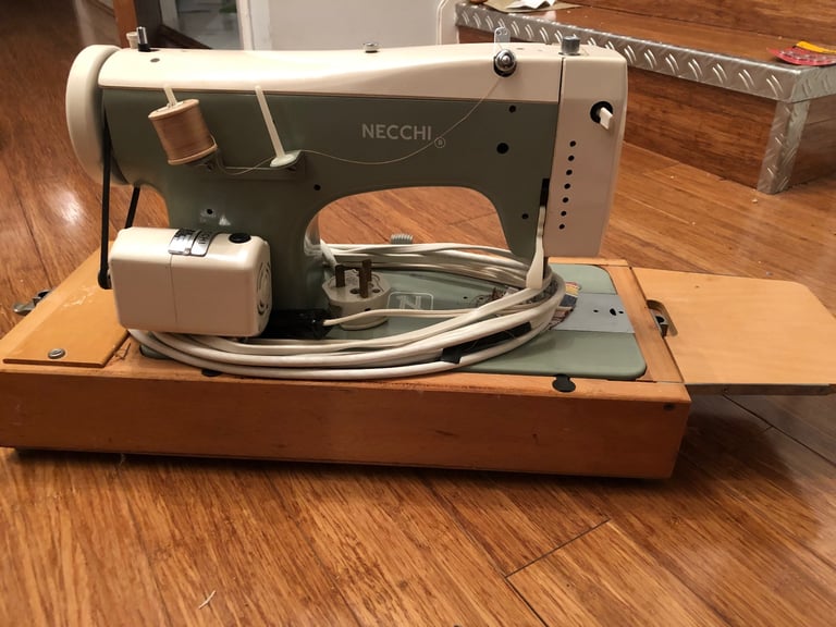 Necchi Lelia 513 Vintage Electric Sewing Machine