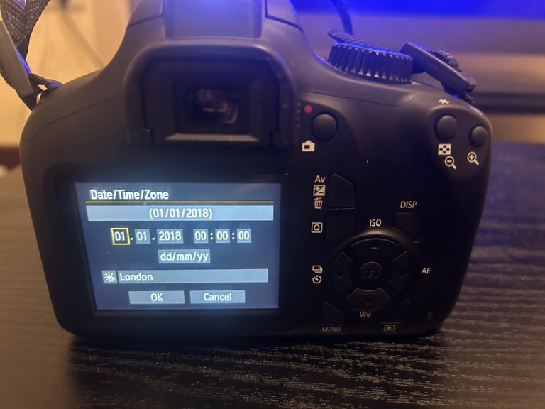 Canon DSLR 4000D + 18-55mm Lens