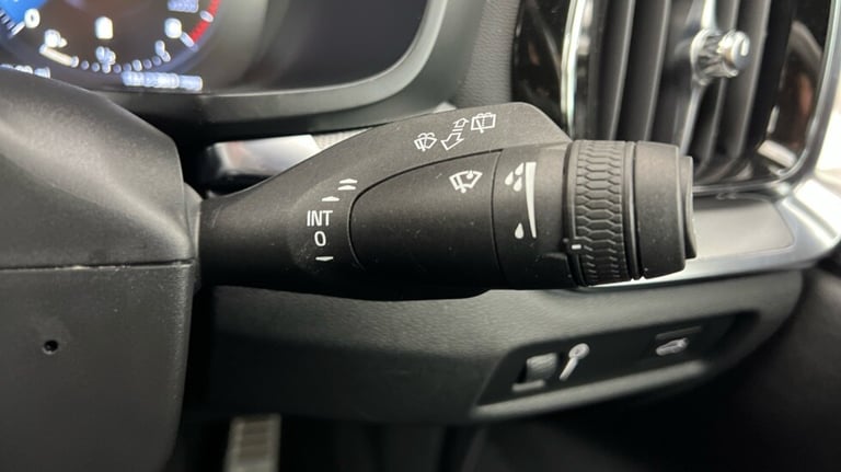 2020 Volvo V60 R-Design, B5 mild hybrid Estate Petrol Automatic