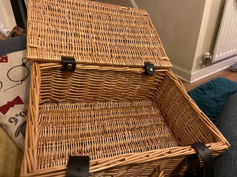 image for Small to medium wicker basket.