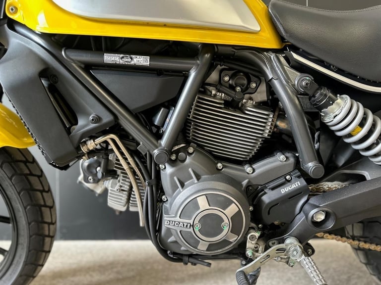 STUNNING LOW MILEAGE 2015/15 DUCATI SCRAMBLER ICON MOTORCYCLE