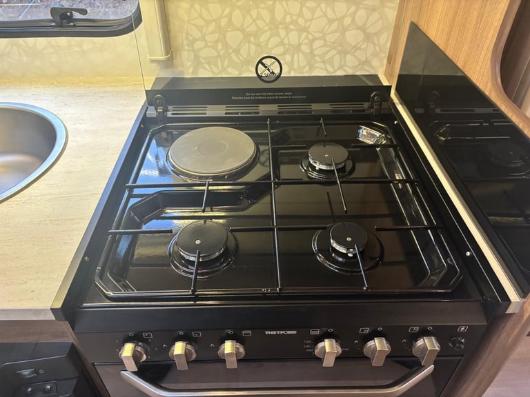 2019 VENUS 570-4, LIGHT WEIGHT FIXED BED, ONE OWNER, MOVER, ............NOW SOLD