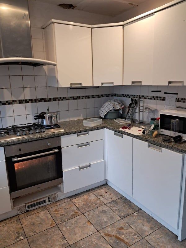 SPACIOUS 5 -BED HOUSE -SURBITON suitable for assisted living or supported living as well