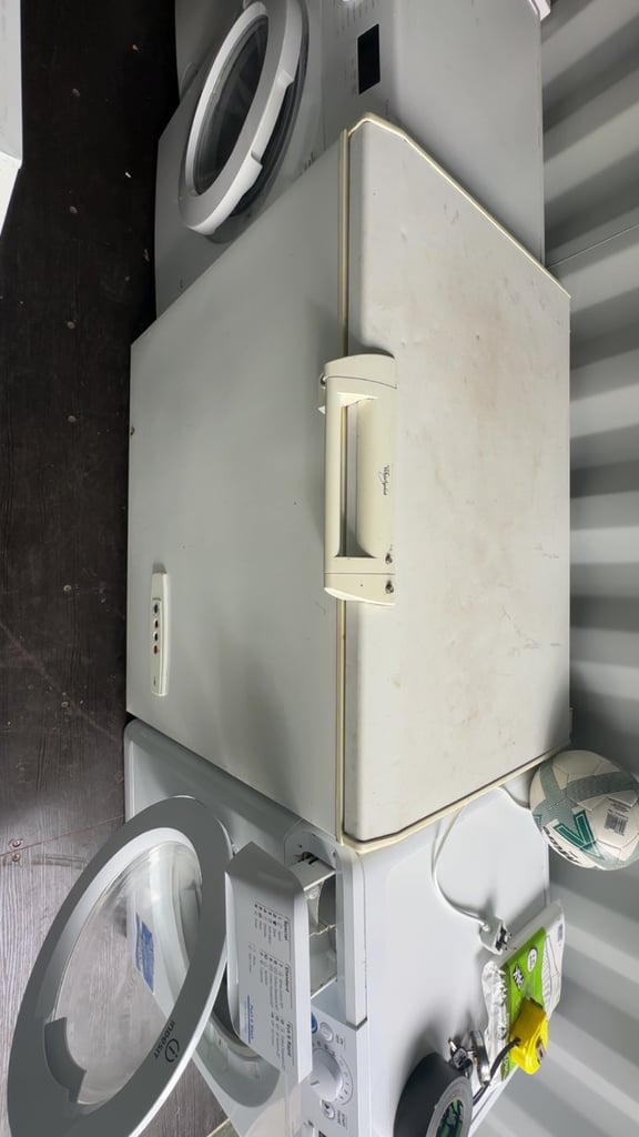Whirlpool WCN9-1 258L Freezer