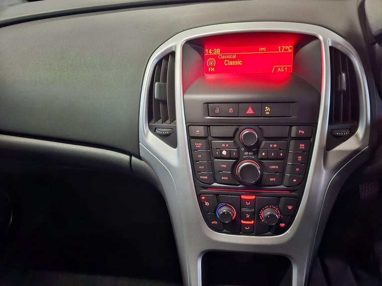 Vauxhall Astra 1.7 CDTi SRi Euro 5 5dr Diesel Manual - Image 21