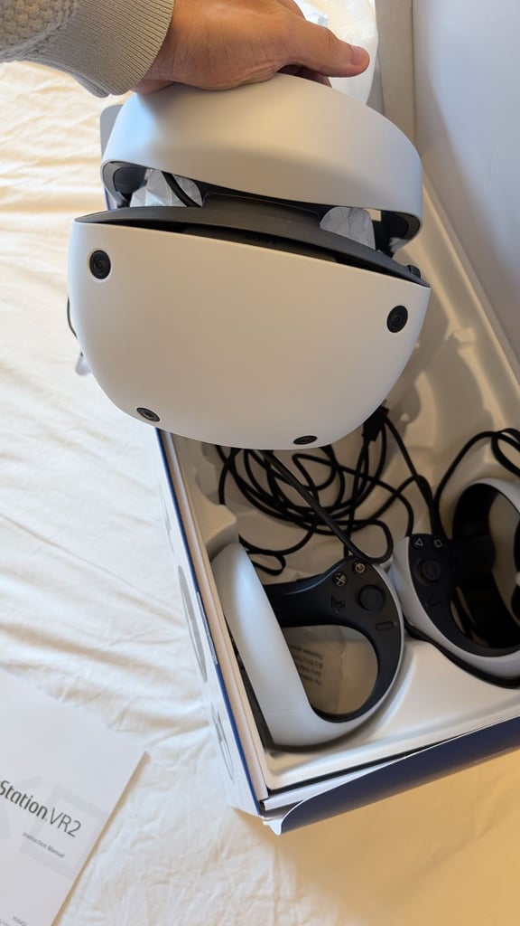 PSVR2 - Like new, boxed 