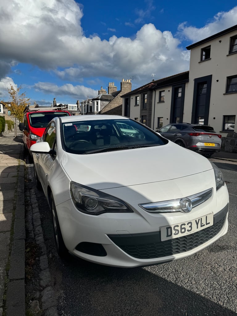 Vauxhall, ASTRA GTC Sport 1.4 Turbo (s/s) Hatchback, 2013, Manual, 1364 (cc), 3 doors