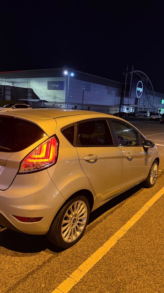 Ford, FIESTA, Hatchback, 2011, Manual, 1388 (cc), 5 doors