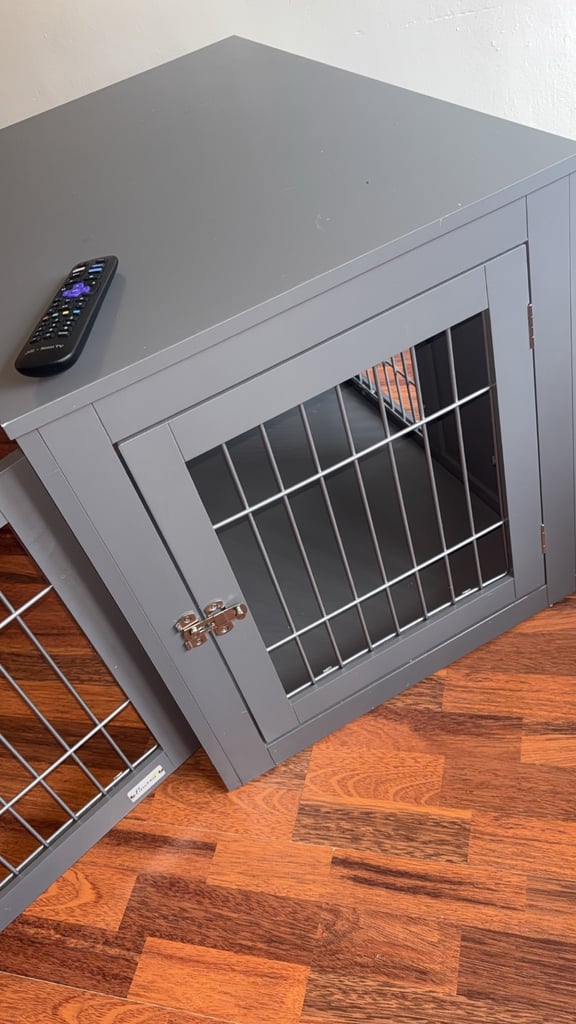 Small/medium dog crate 