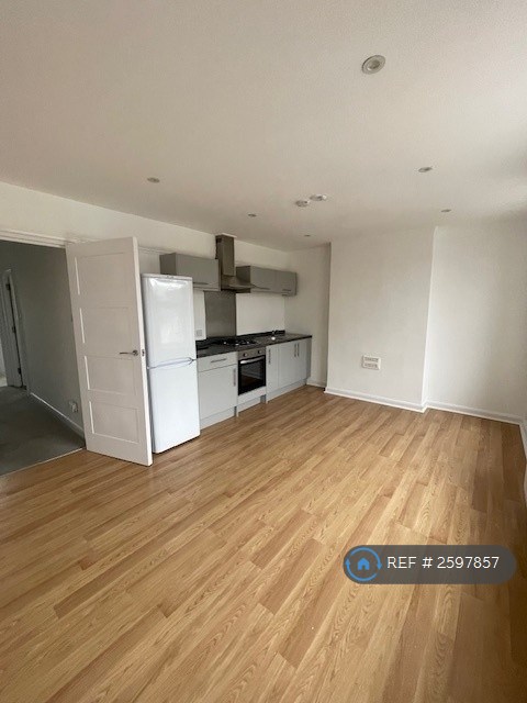 image for 1 bedroom flat in Upper Elmers End Road, Beckenham, BR3 (1 bed) (#2597857)