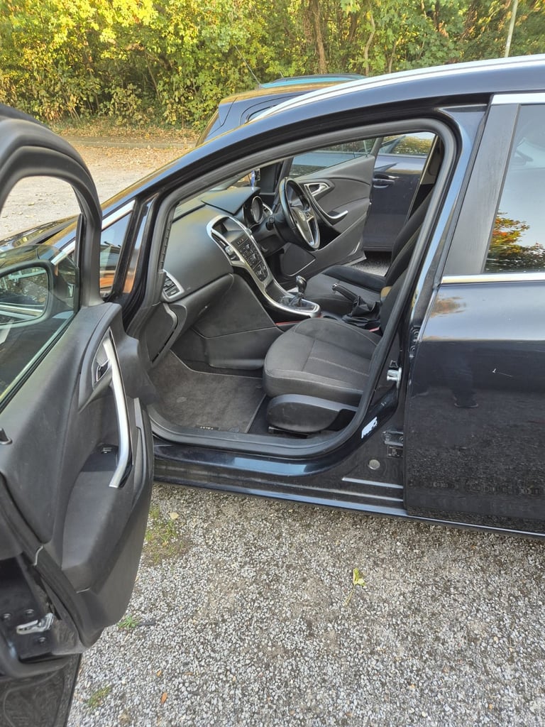 Vauxhall, ASTRA, SRI, Estate, 2013, Manual, 1956 (cc), 5 doors