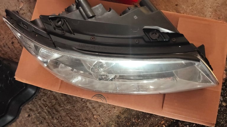Hyundai Sonata headlamps 