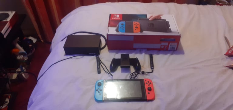 NINTENDO SWITCH CONSOLE 