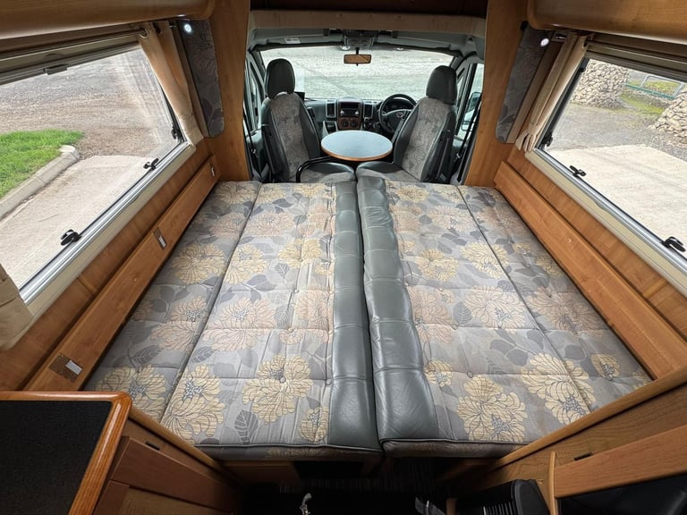 Autotrail Tracker EKS 2 Berth 2 Belts