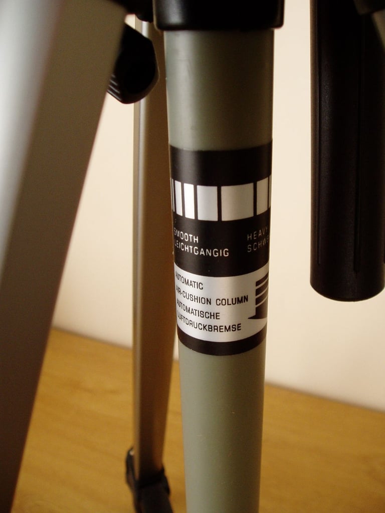 TP10 Miranda Titan tripod stand