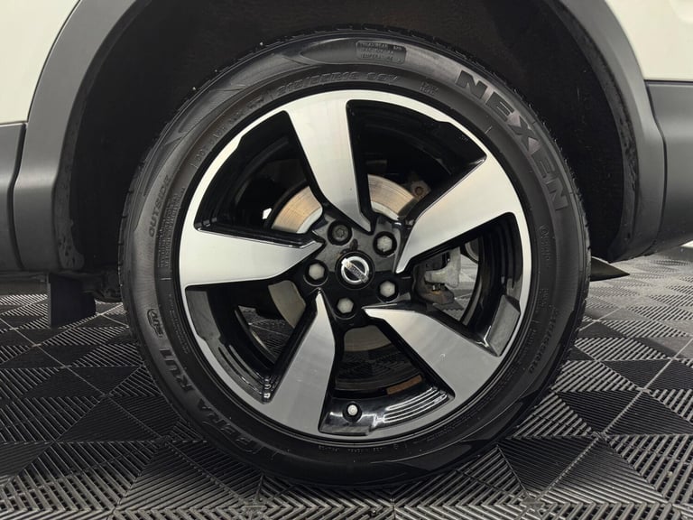 2016 Nissan Qashqai 1.2 DIG-T N-Connecta XTRON 2WD Euro 6 (s/s) 5dr HATCHBACK Petrol Automatic