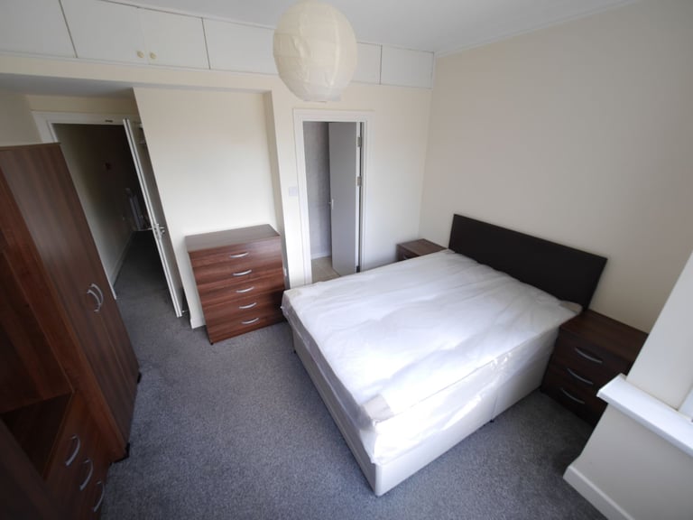 Double En-Suite Room to rent in Hounslow Central
