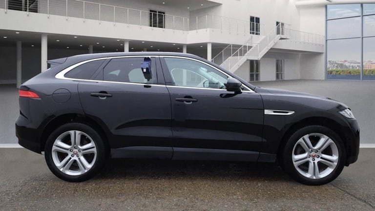 2019 Jaguar F-Pace 2.0d Portfolio 5dr Auto AWD ESTATE DIESEL Automatic