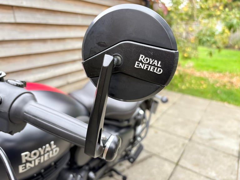 2023 / 23 Royal Enfield CLASSIC 350 £3500 Black 201 miles.
