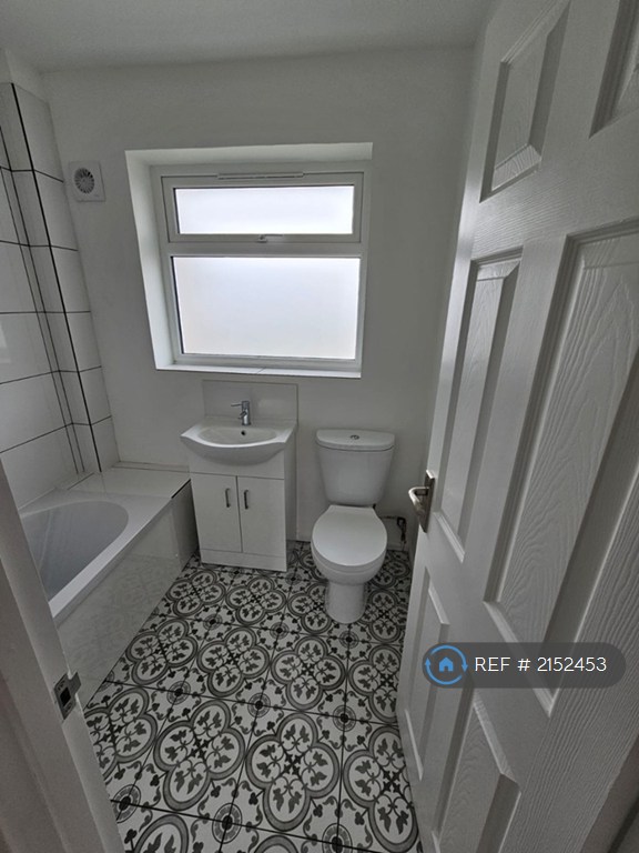 3 bedroom house in Harvey Close, East Cowes, PO32 (3 bed) (#2152453)