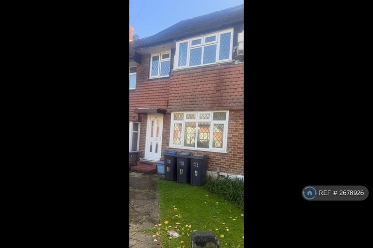 3 bedroom house in Essex Close, Merton, SM4 (3 bed) (#2678926)