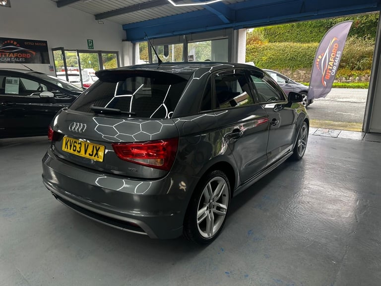 AUDI A1 1.6 TDI S line 2013