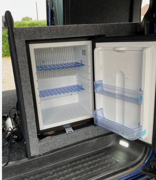 VW T5 CAMPERVAN RARE DOUBLE SIDE DOOR, REALLY GOOD CONDITION, MOT'D