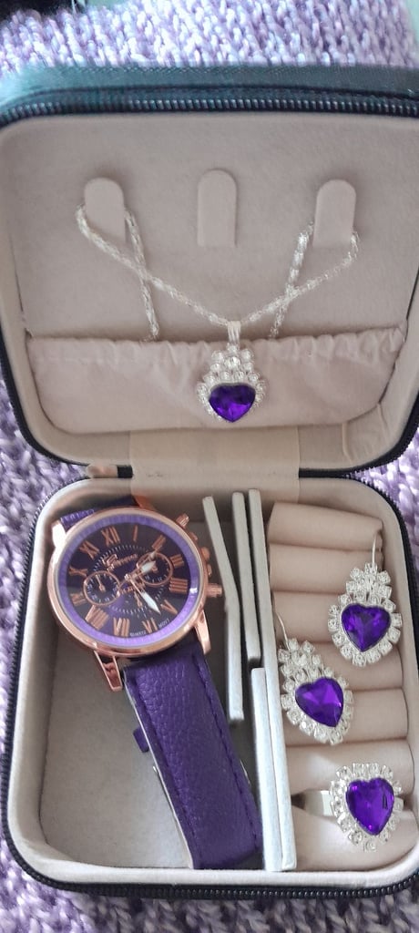 Watch set purple (new) £10