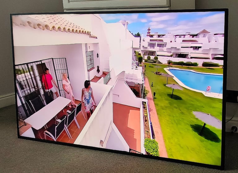 65" GVISION WALL MOUNT FULL HD SCREEN SLIM LED+FIRESTICK LOADS OF APPS RC NEW WALL BRACKETS